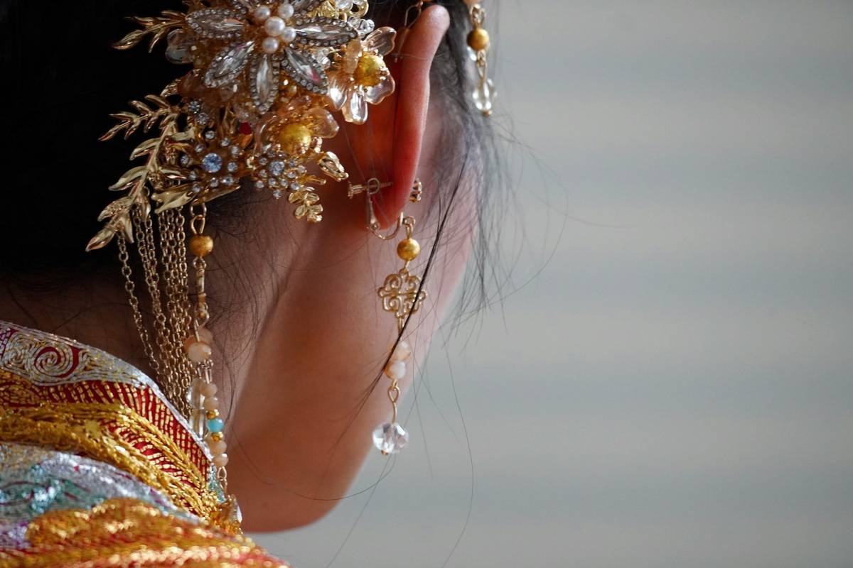 Crystal Barrettes: Your Secret Weapon for Effortless Glamour (Without the Hair Damage)