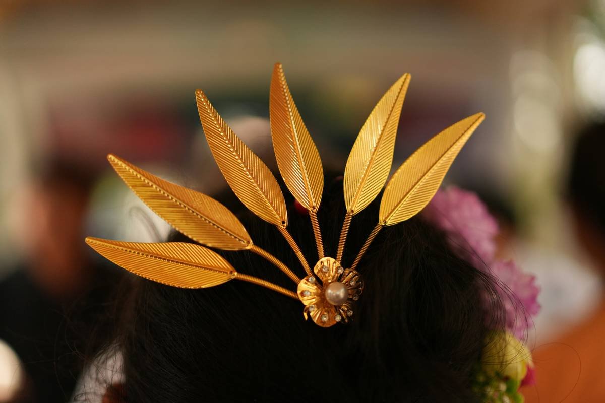 Why Pearl Hairpins Are the Secret Weapon Every Stylist (and Human) Needs in 2024